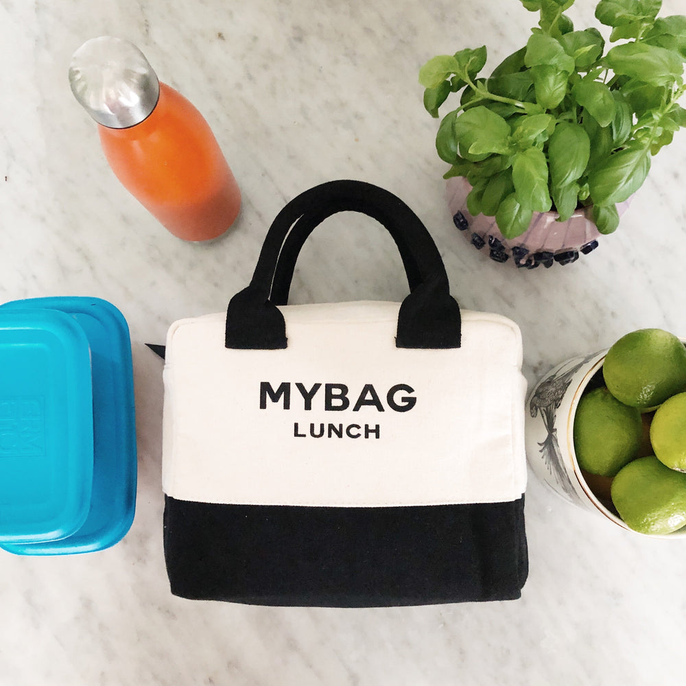 
                                      
                                        Boîte à lunch blanche et noire avec "My Bag Lunch" imprimé sur le devant.
                                      
                                    