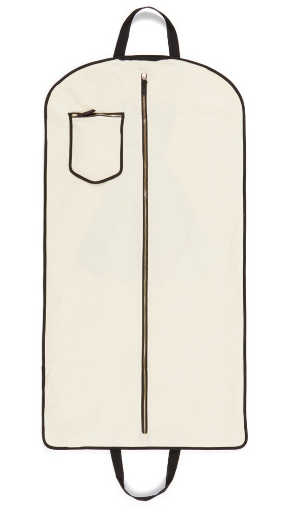 
                                      
                                        Le dos d'un sac à vêtements montrant une fermeture éclair et une petite poche zippée sur la gauche.
                                      
                                    
